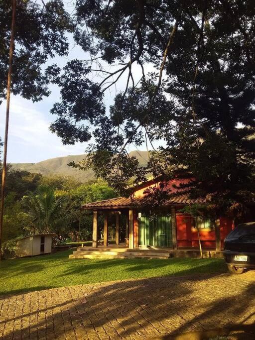 Willa Sitio Da Tia Lucia Perto Da Montanha Brumadinho Zewnętrze zdjęcie